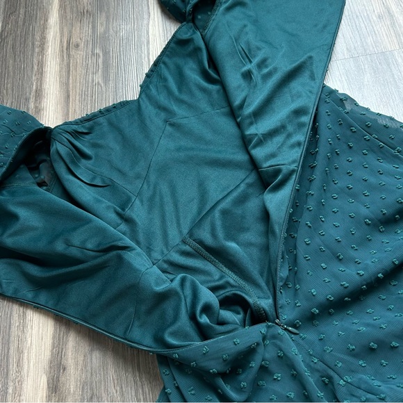 NWOT Lulus Romance Abounds Emerald Swiss Dot Puff Sleeve Midi Dress - Picture 11 of 16